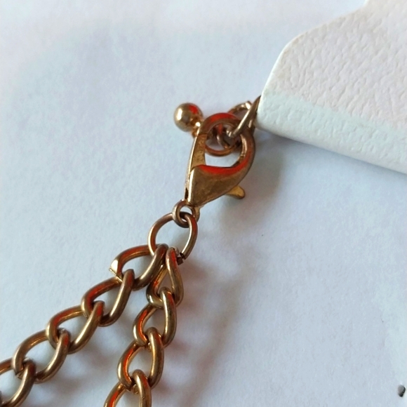 Dirty color. copper gold color surrounded by gorgeous Diamond Stone - Picture 4 of 4